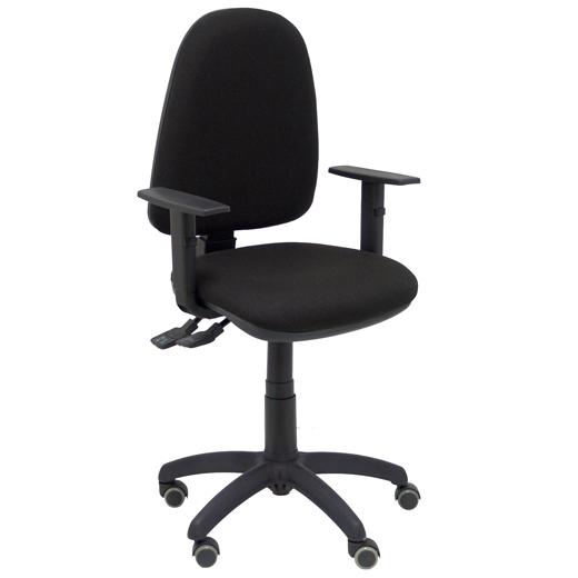 SILLA PIQUERAS Y CRESPO AYNA S CON BRAZOS REGULABLES RUEDAS de PARQUET MECANISMO CONTACTO PERMANENTE CON REGULACION DE PROFUNDIDAD ASIENTO Y RESPALDO TAPIZADO BALI NEGRO